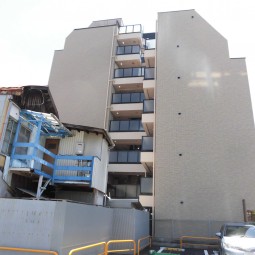 兵庫県伊丹市　コーワ伊丹様　一面タイル張替・一部塗装工事のイメージ